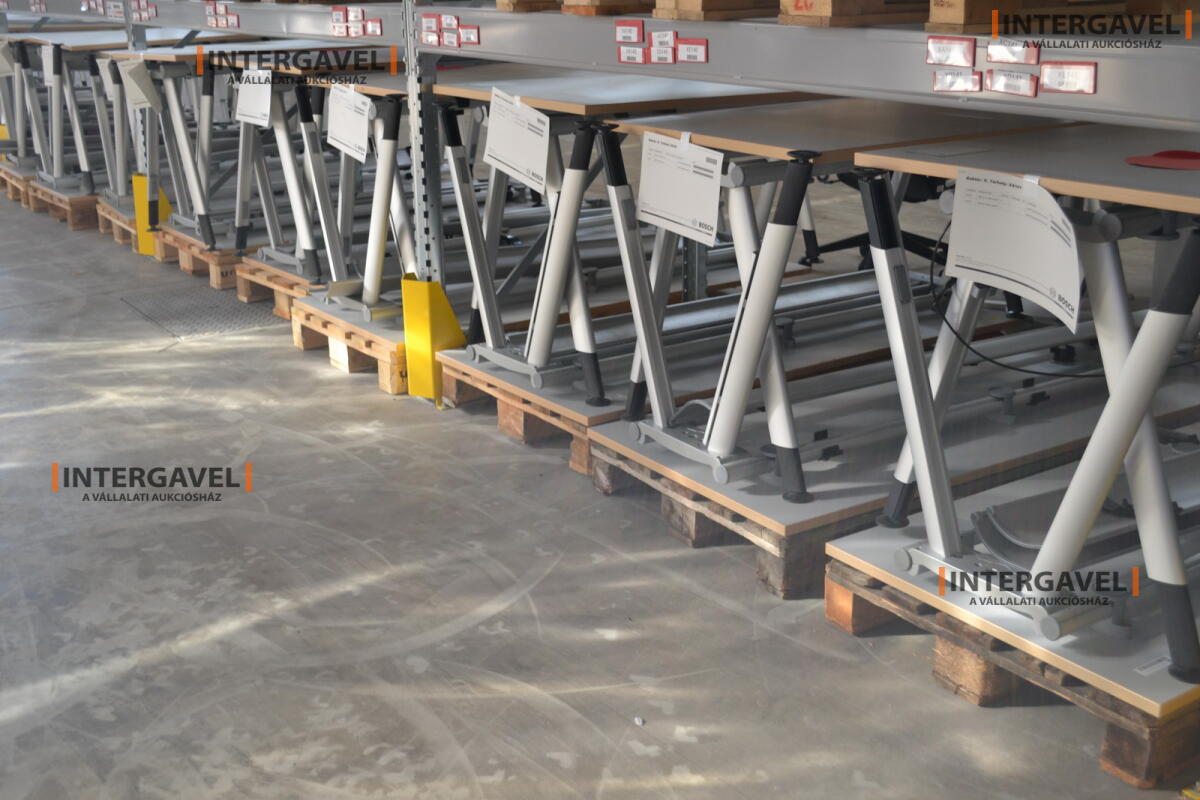 Íróasztal (A-lábú-1600 mm széles) 4