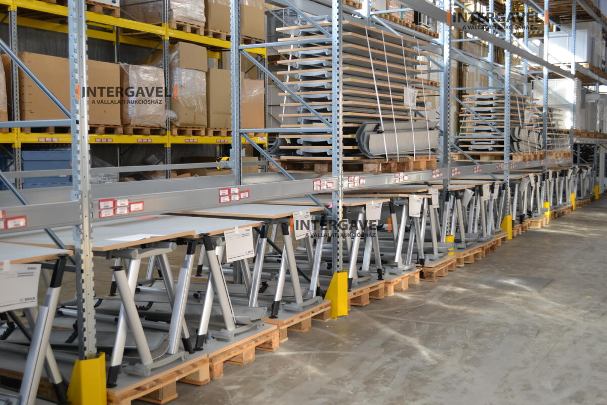 Íróasztal (A-lábú-1600 mm széles) 3