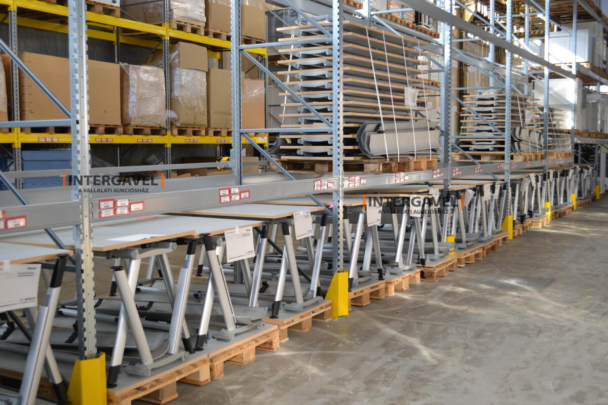 Íróasztal (A-lábú-1600 mm széles) 3