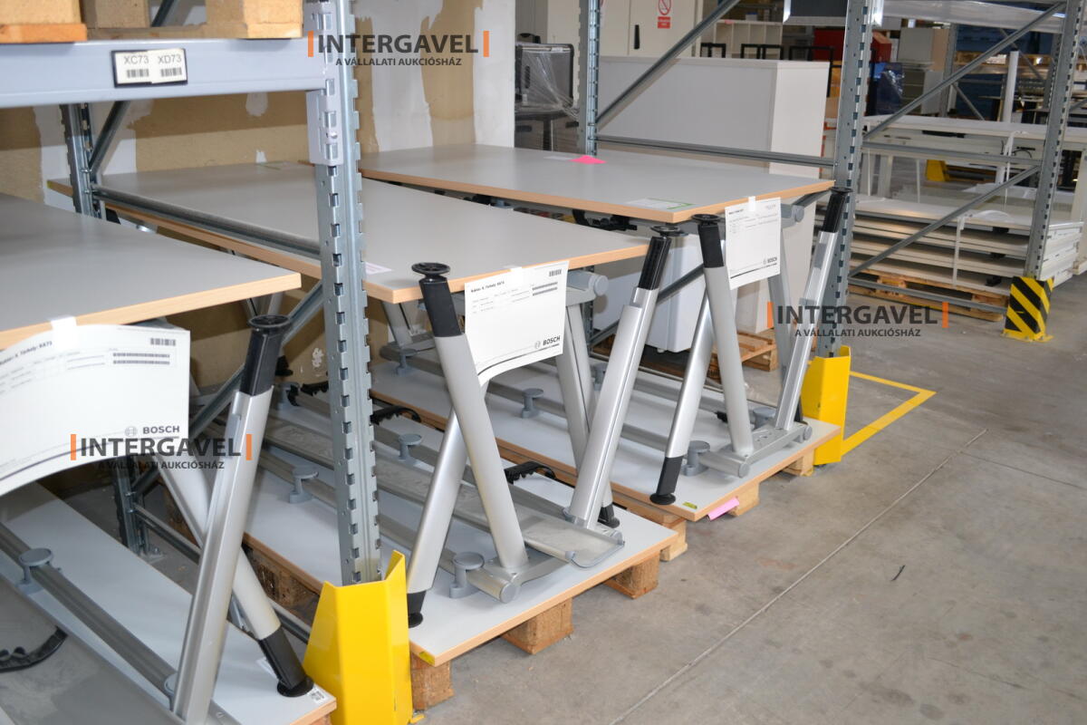 Íróasztal (A-lábú-1600 mm széles) 2