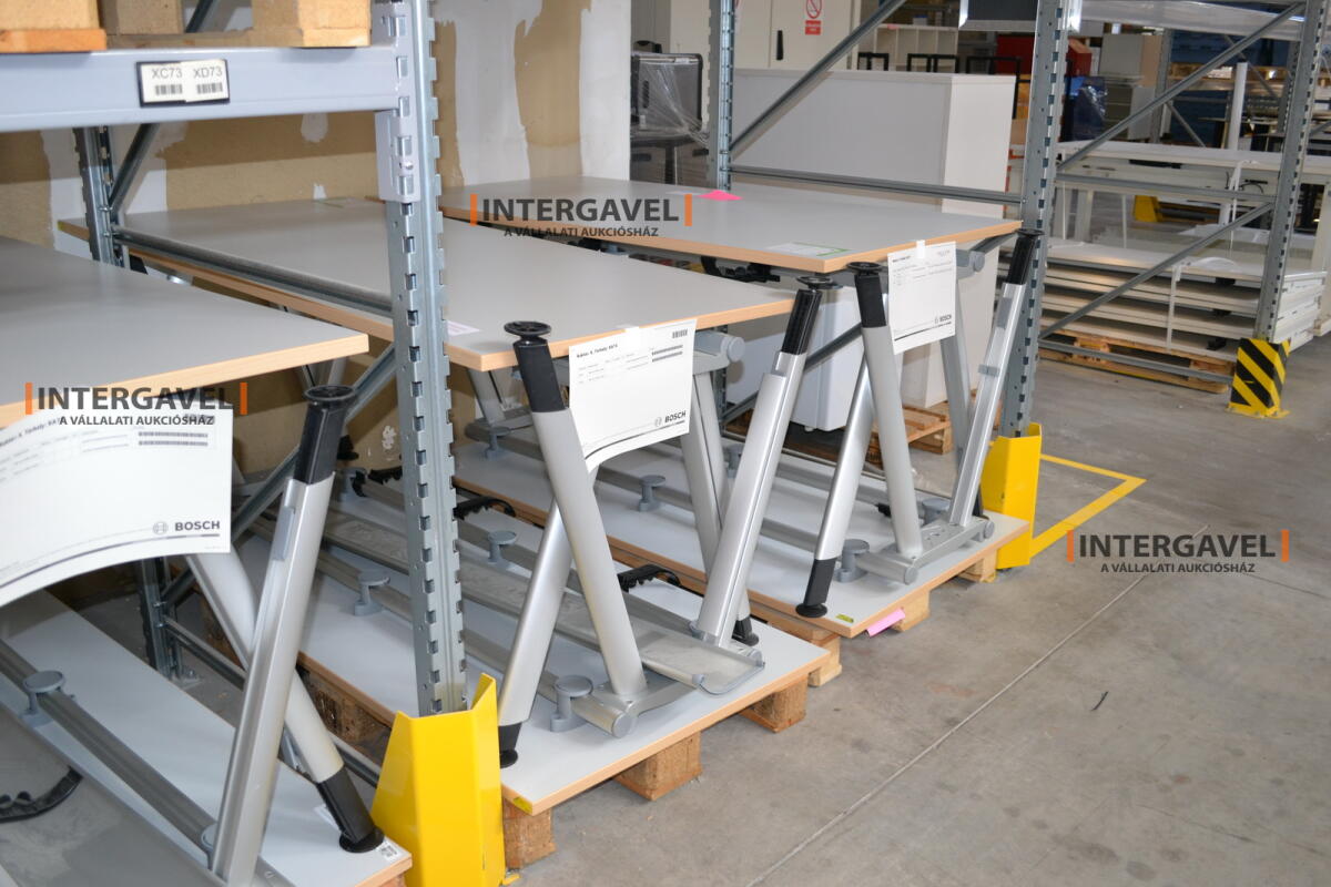 Íróasztal (A-lábú-1600 mm széles) 2