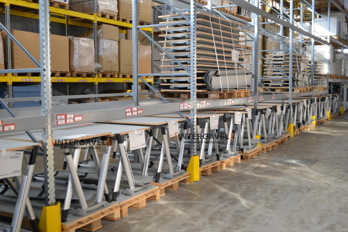 Íróasztal (A-lábú-1600 mm széles) 3