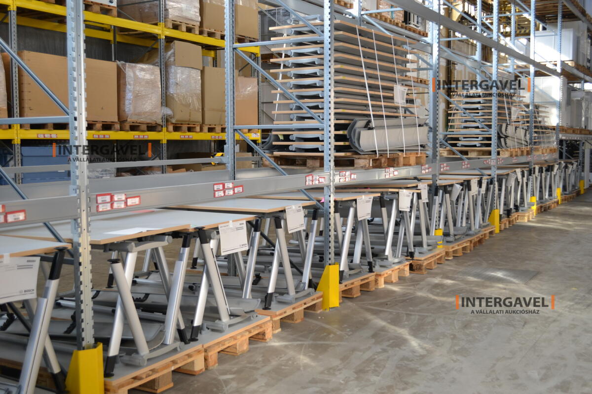 Íróasztal (A-lábú-1600 mm széles) 3