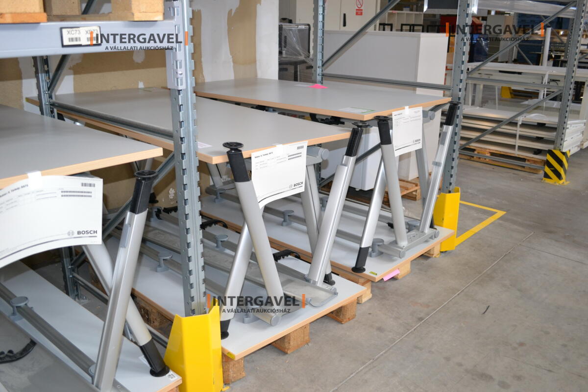 Íróasztal (A-lábú-1600 mm széles) 2