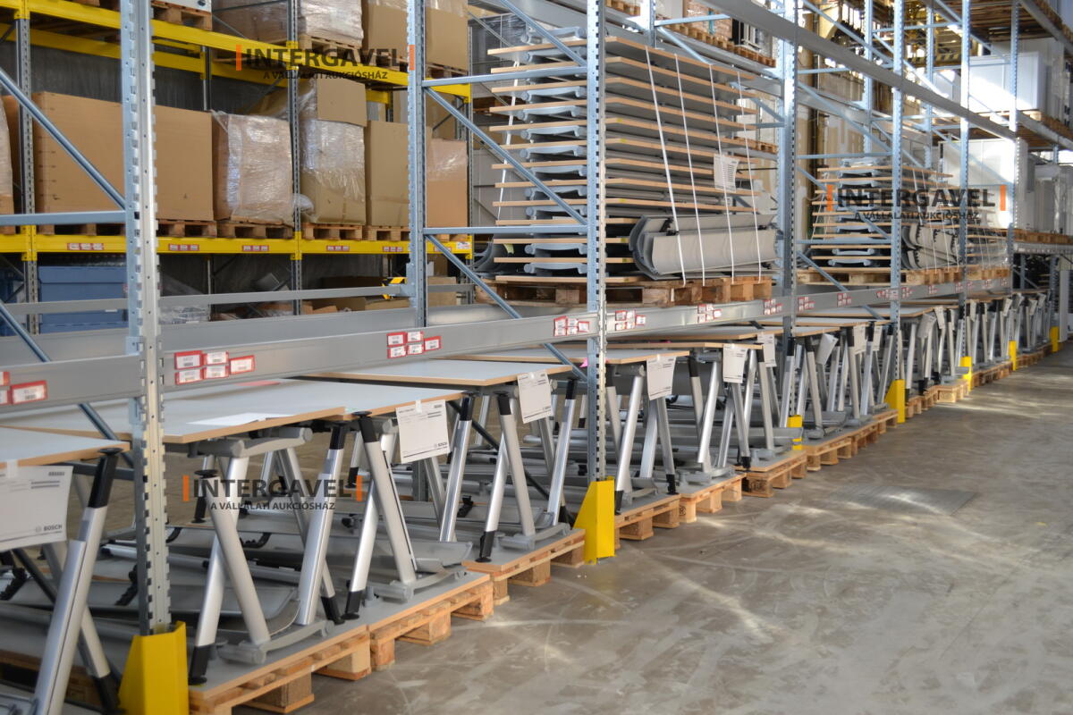 Íróasztal (A-lábú-1600 mm széles) 3