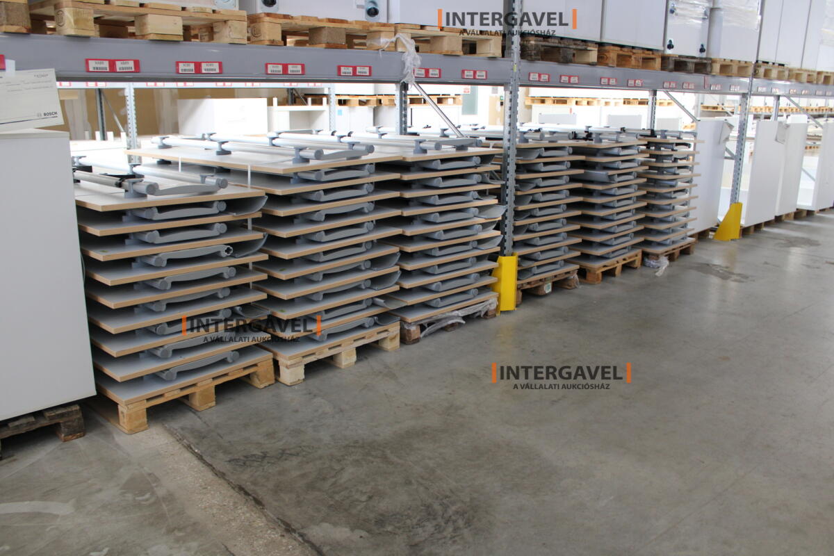 Íróasztal (A-lábú-1600 mm széles) 5