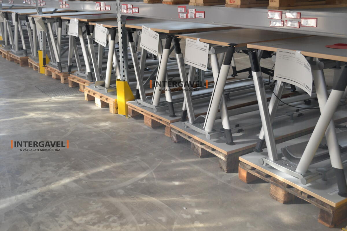 Íróasztal (A-lábú-1600 mm széles) 4