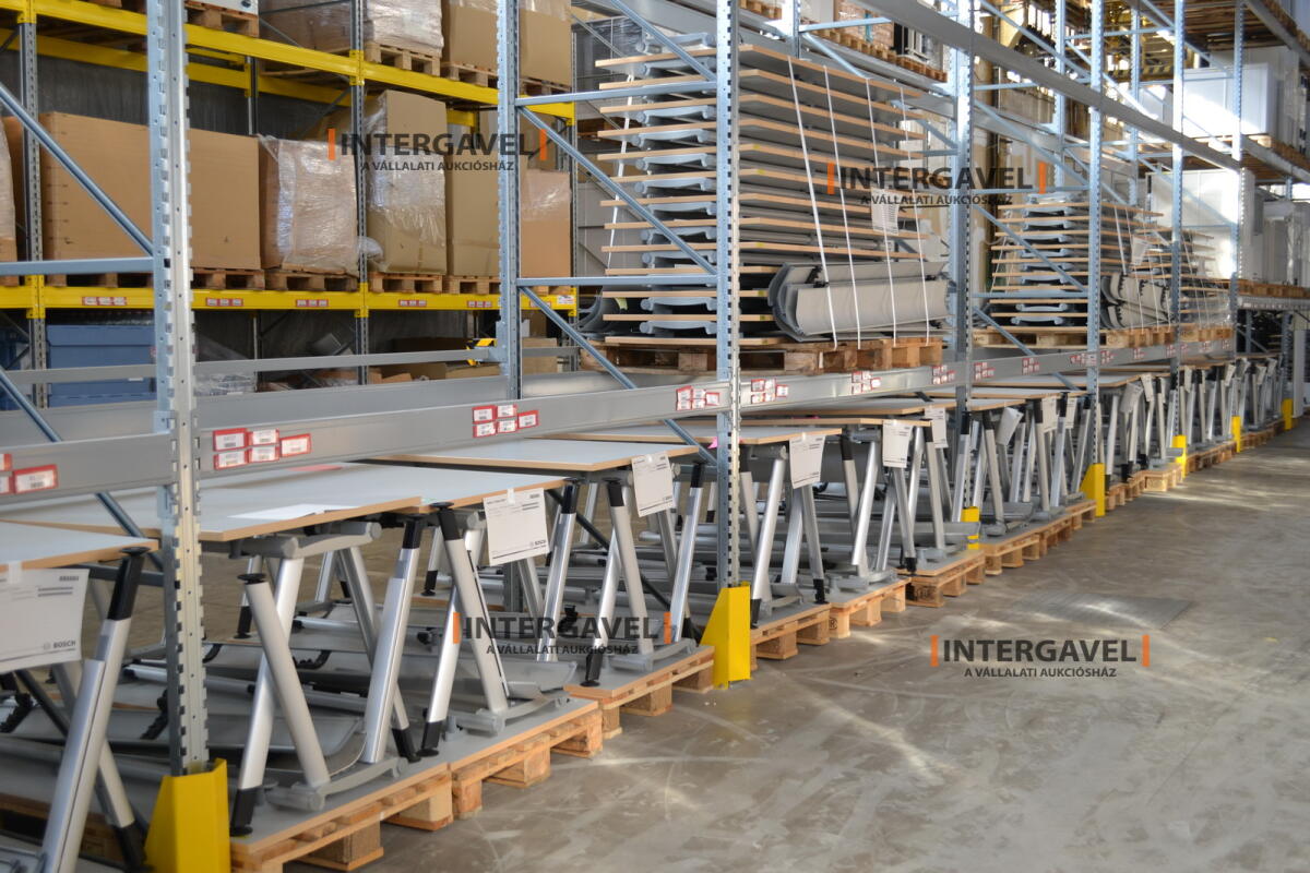 Íróasztal (A-lábú-1600 mm széles) 3