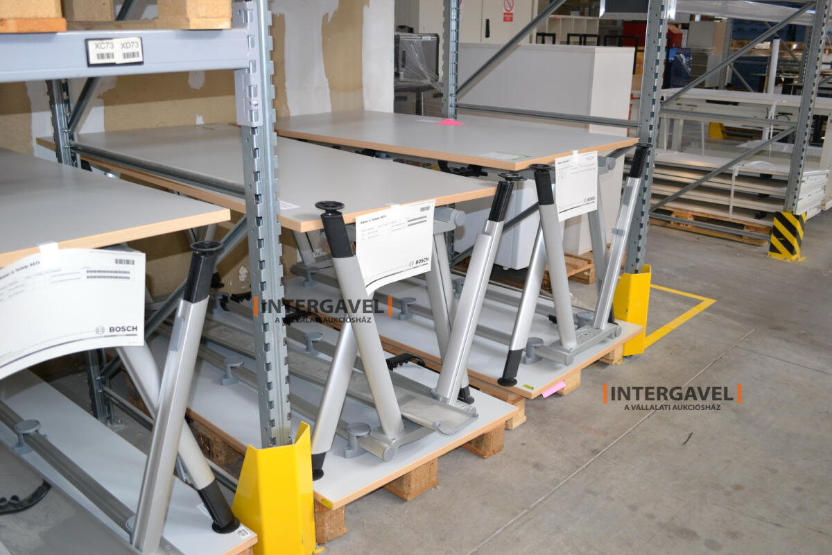 Íróasztal (A-lábú-1600 mm széles) 2