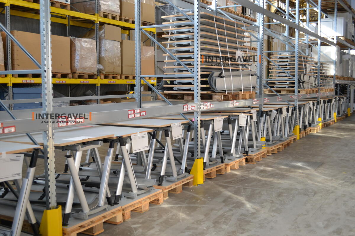 Íróasztal (A-lábú-1600 mm széles) 3