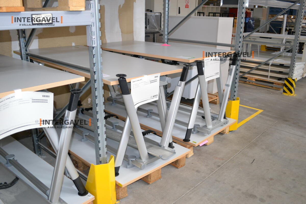 Íróasztal (A-lábú-1600 mm széles) 2