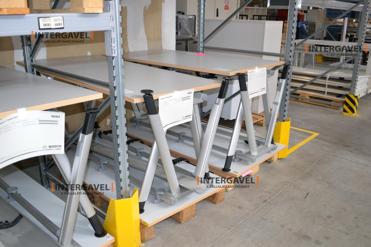 Íróasztal (A-lábú-1600 mm széles) 2