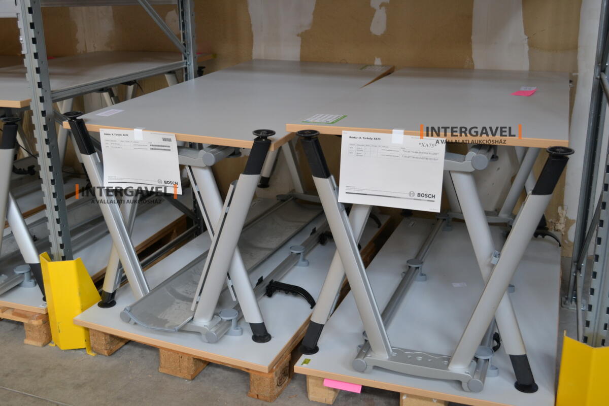 Íróasztal (A-lábú-1600 mm széles)