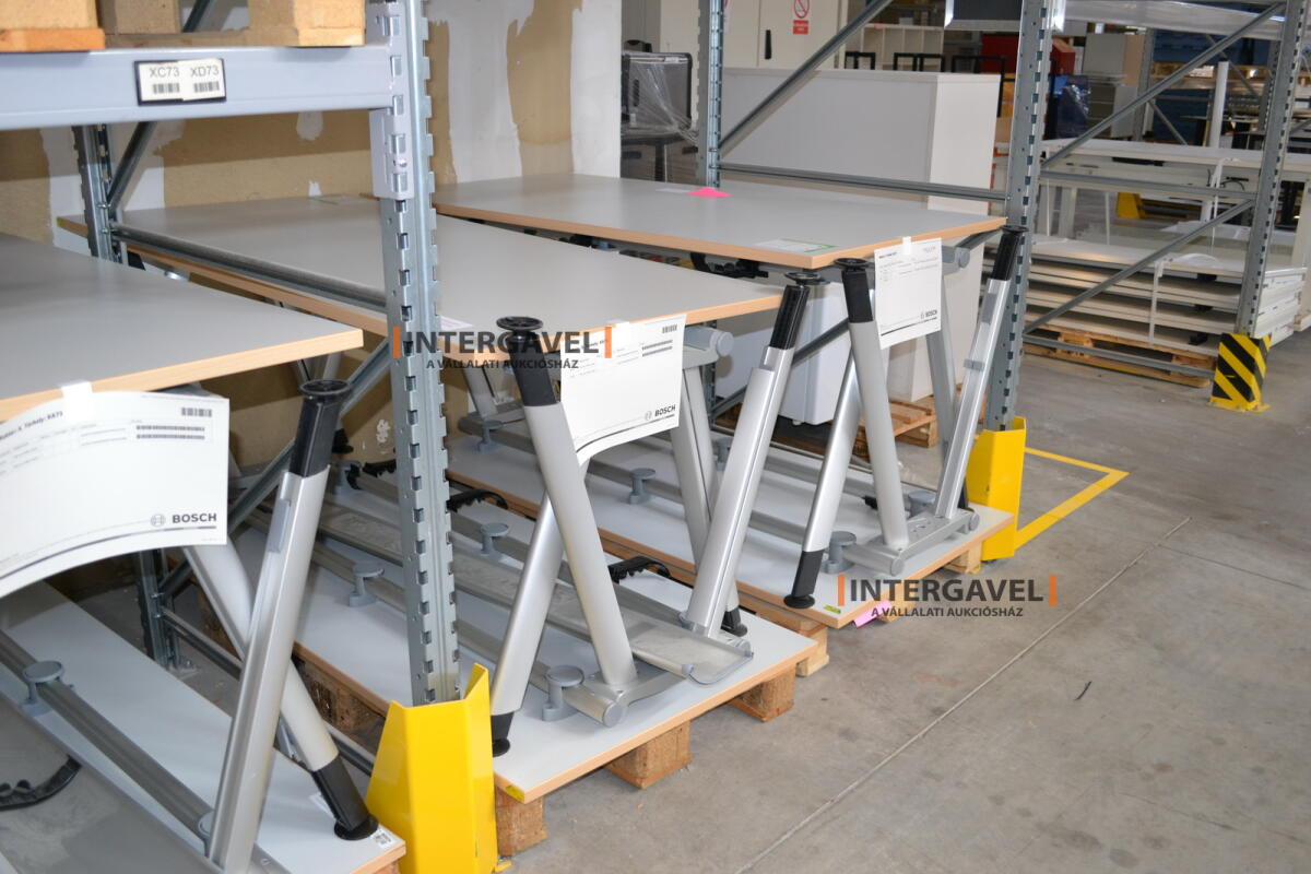 Íróasztal (A-lábú-1600 mm széles) 2