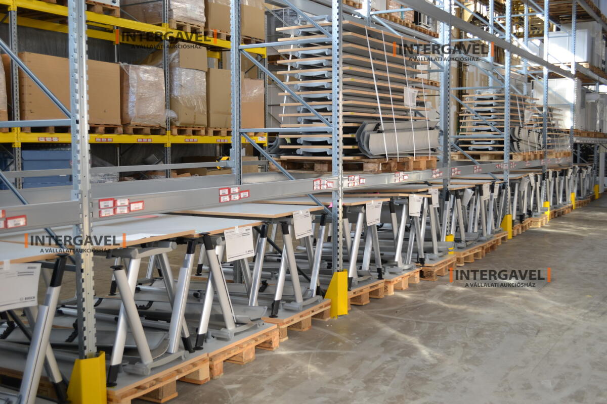 Íróasztal (A-lábú-1600 mm széles) 3