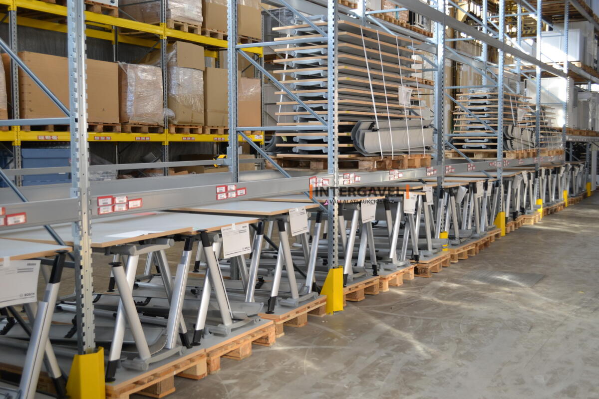 Íróasztal (A-lábú-1600 mm széles) 3