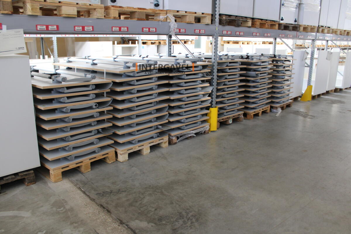 Íróasztal (A-lábú-1600 mm széles) 5