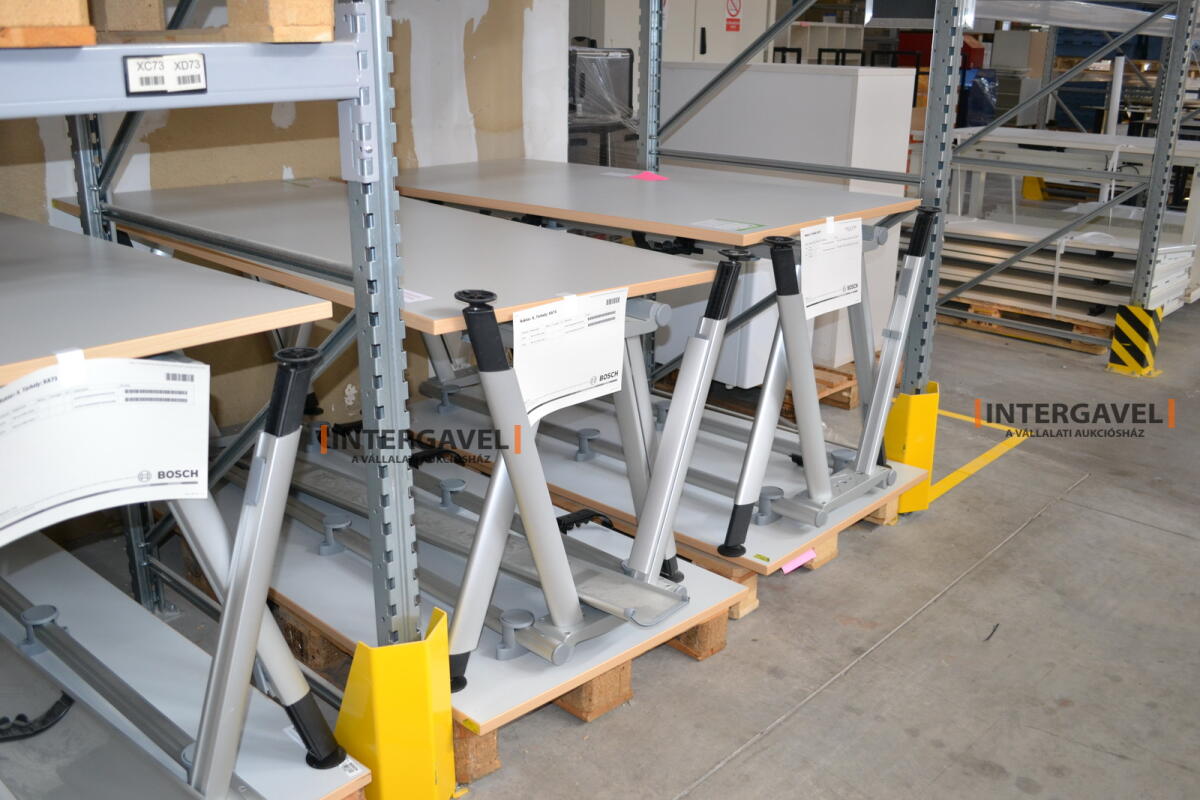 Íróasztal (A-lábú-1600 mm széles) 2