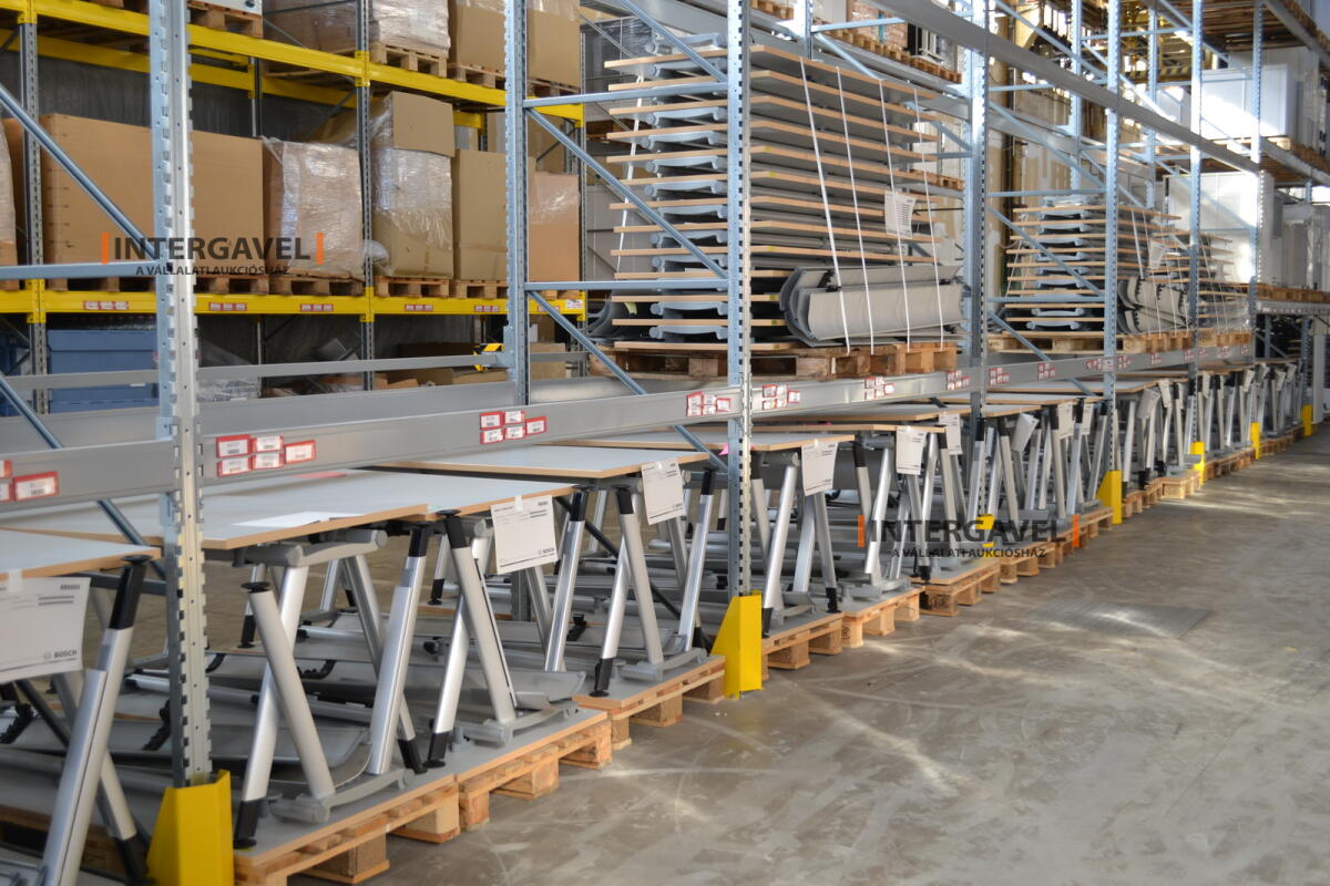 Íróasztal (A-lábú-1600 mm széles) 3