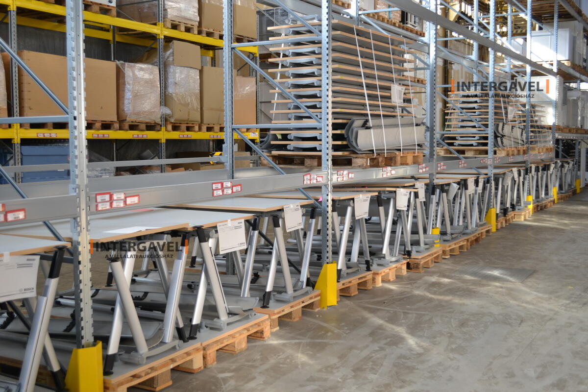 Íróasztal (A-lábú-1600 mm széles) 3