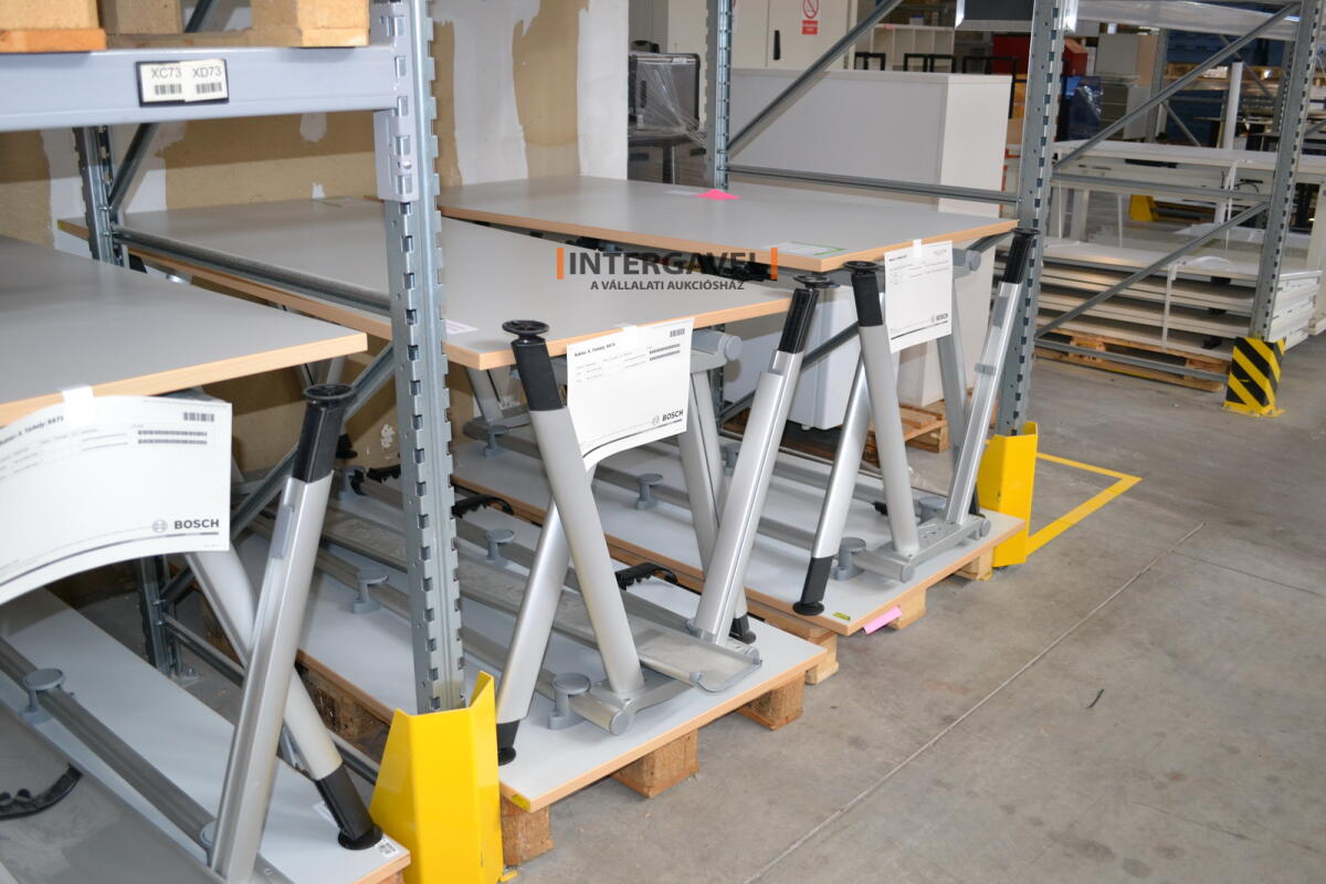 Íróasztal (A-lábú-1600 mm széles) 2