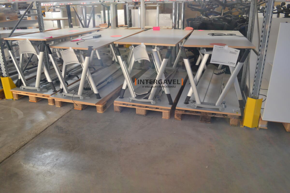 Íróasztal (A-lábú-1800 mm széles)