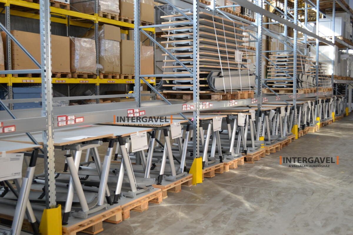 Íróasztal (A-lábú-1800 mm széles) 2