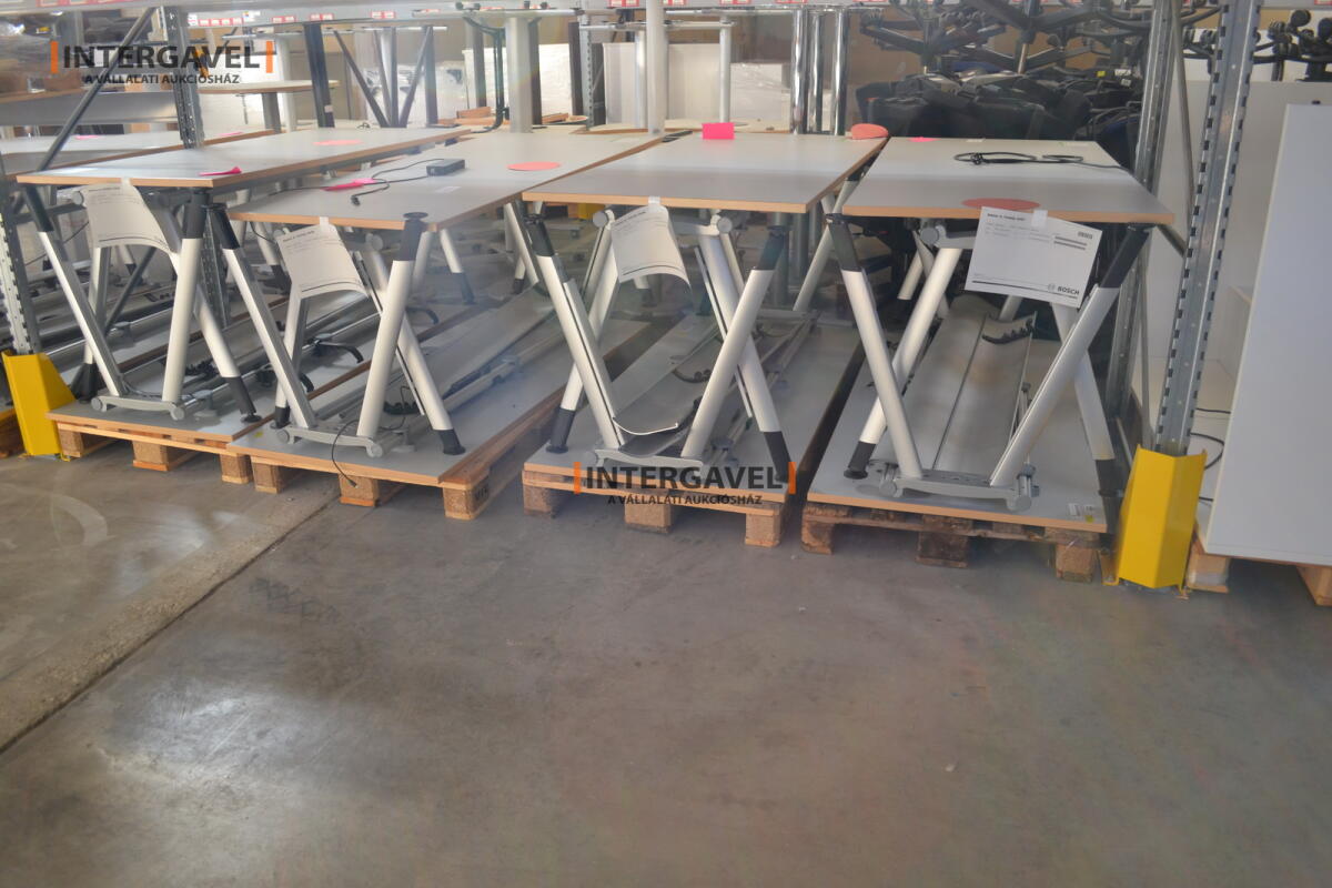 Íróasztal (A-lábú-1800 mm széles)