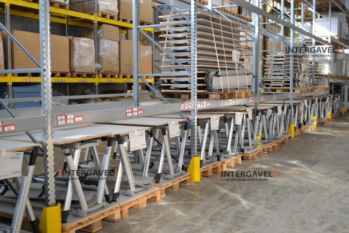 Íróasztal (A-lábú-1800 mm széles) 2