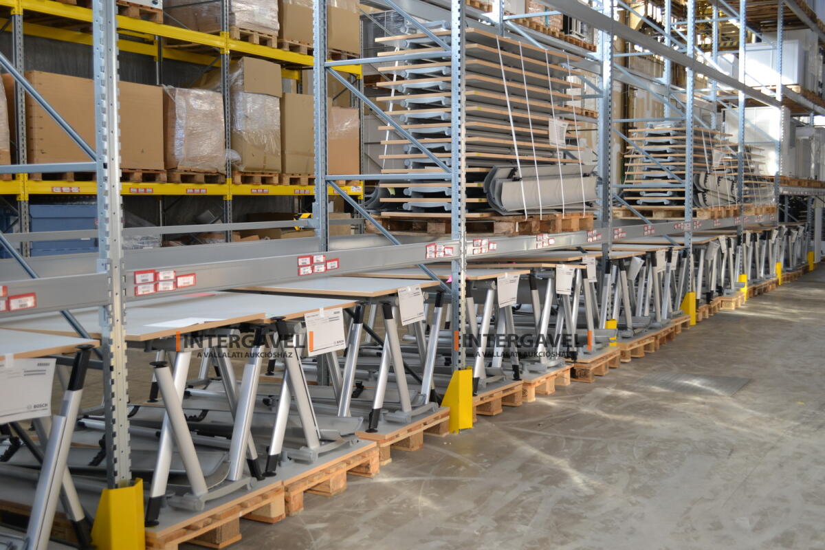 Íróasztal (A-lábú-1800 mm széles) 2