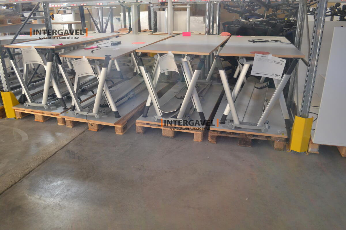 Íróasztal (A-lábú-1800 mm széles)