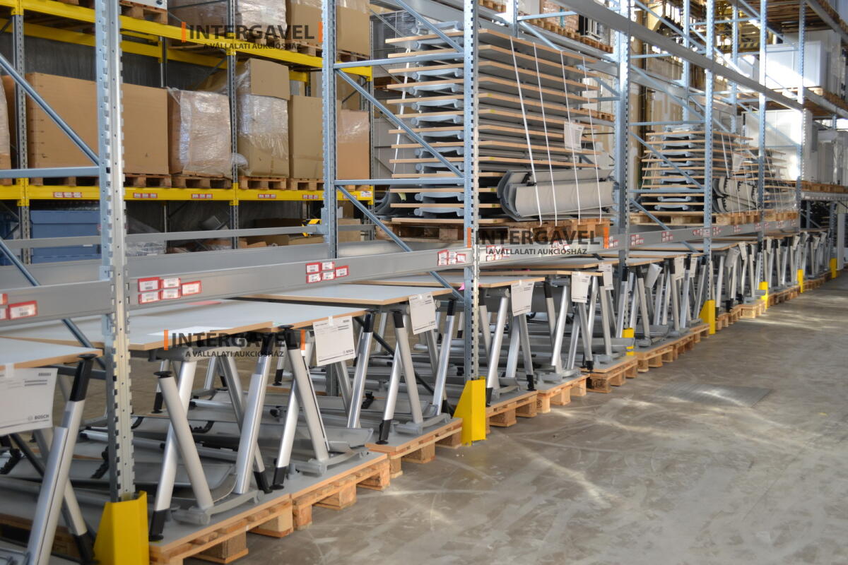 Íróasztal (A-lábú-1800 mm széles) 2