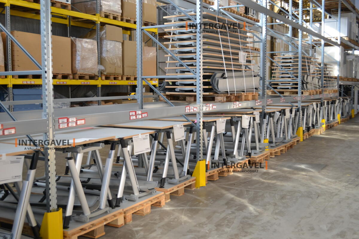 Íróasztal (A-lábú-1800 mm széles) 2