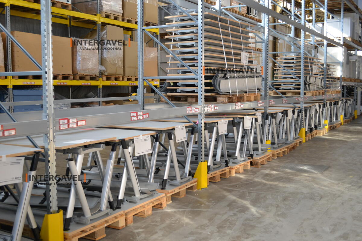 Íróasztal (A-lábú-1800 mm széles) 2