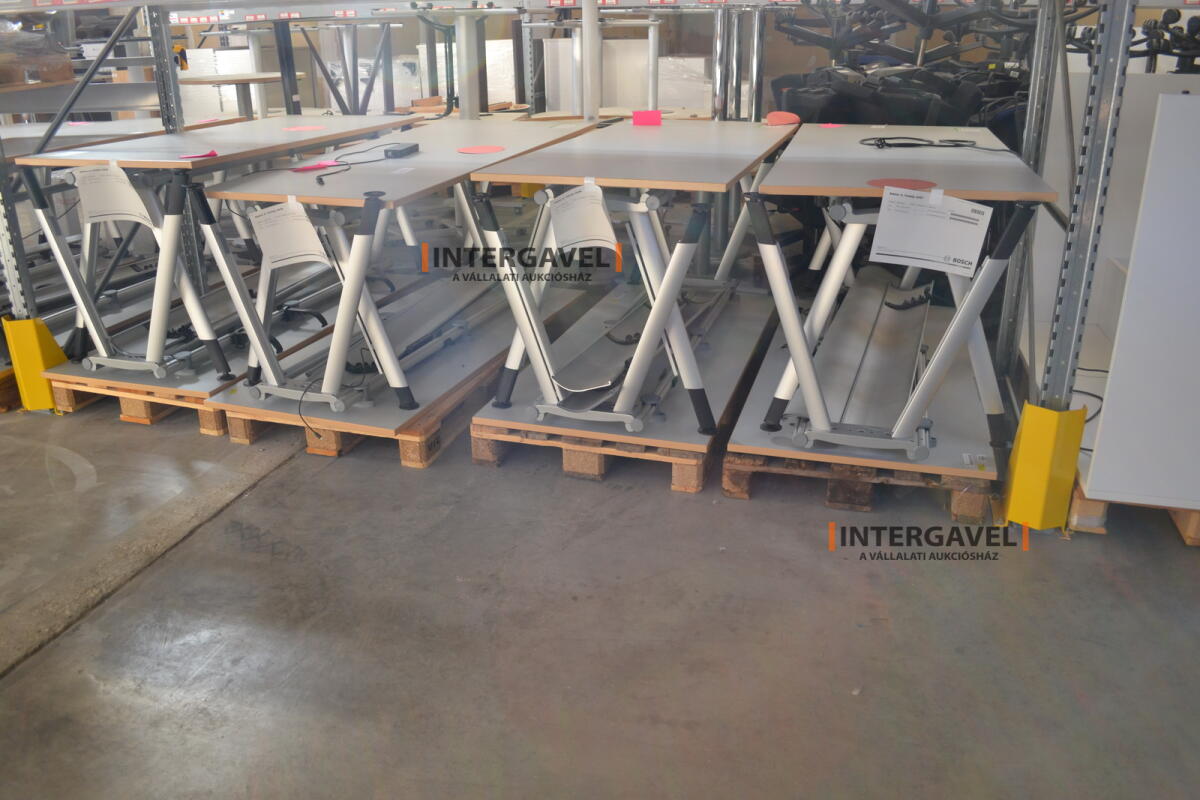 Íróasztal (A-lábú-1800 mm széles)