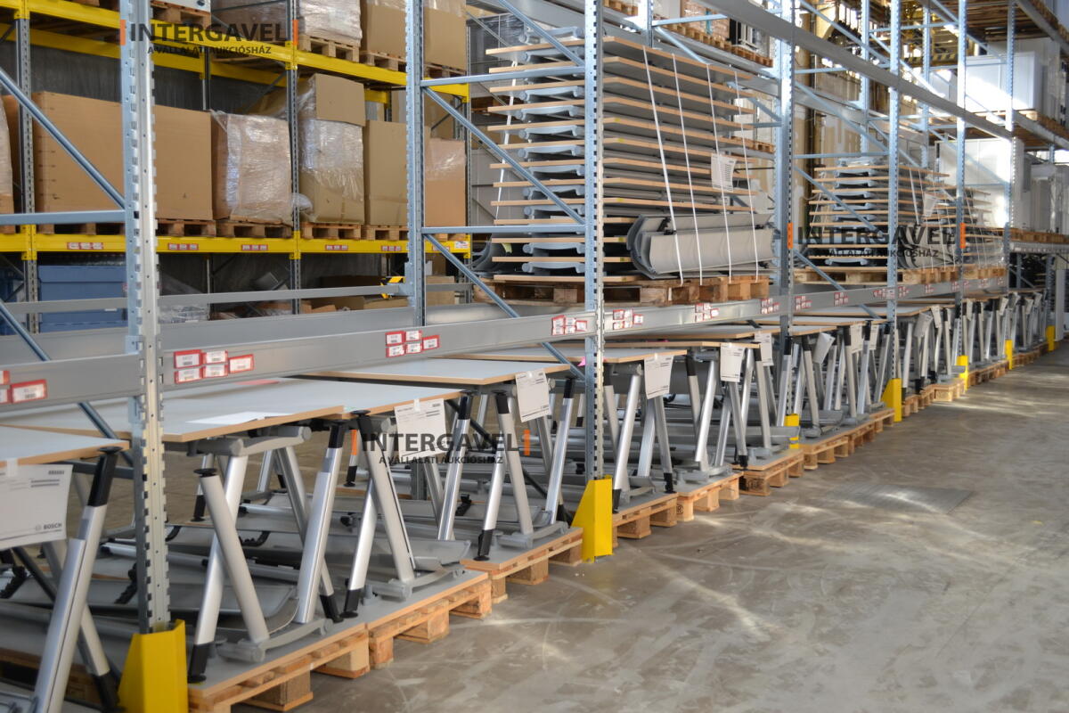 Íróasztal (A-lábú-1800 mm széles) 2