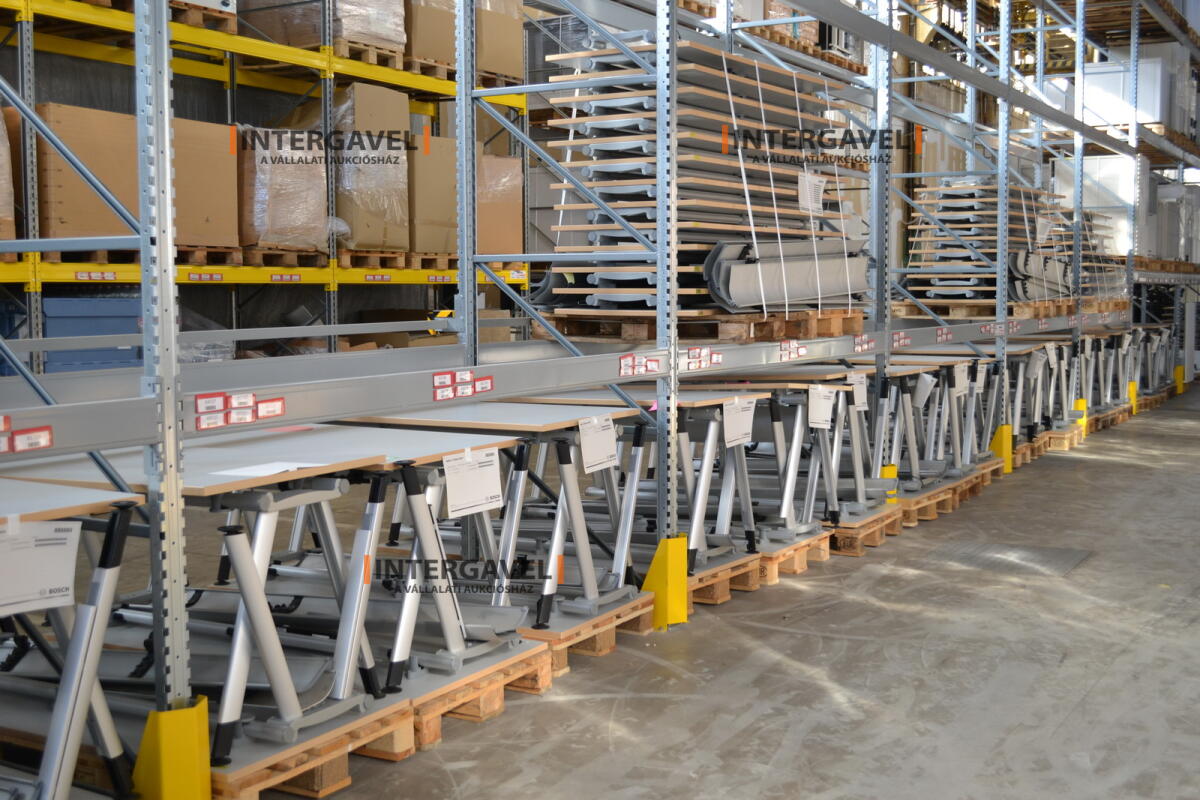 Íróasztal (A-lábú-1800 mm széles) 2