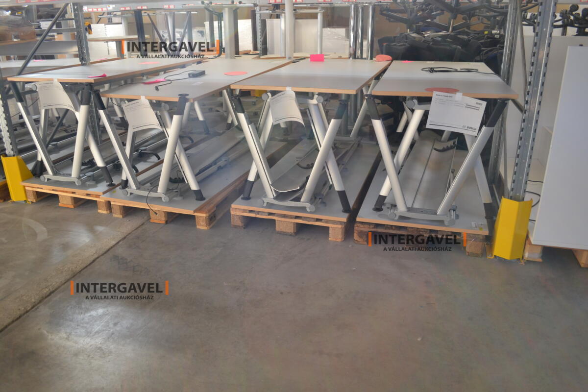 Íróasztal (A-lábú-1800 mm széles)