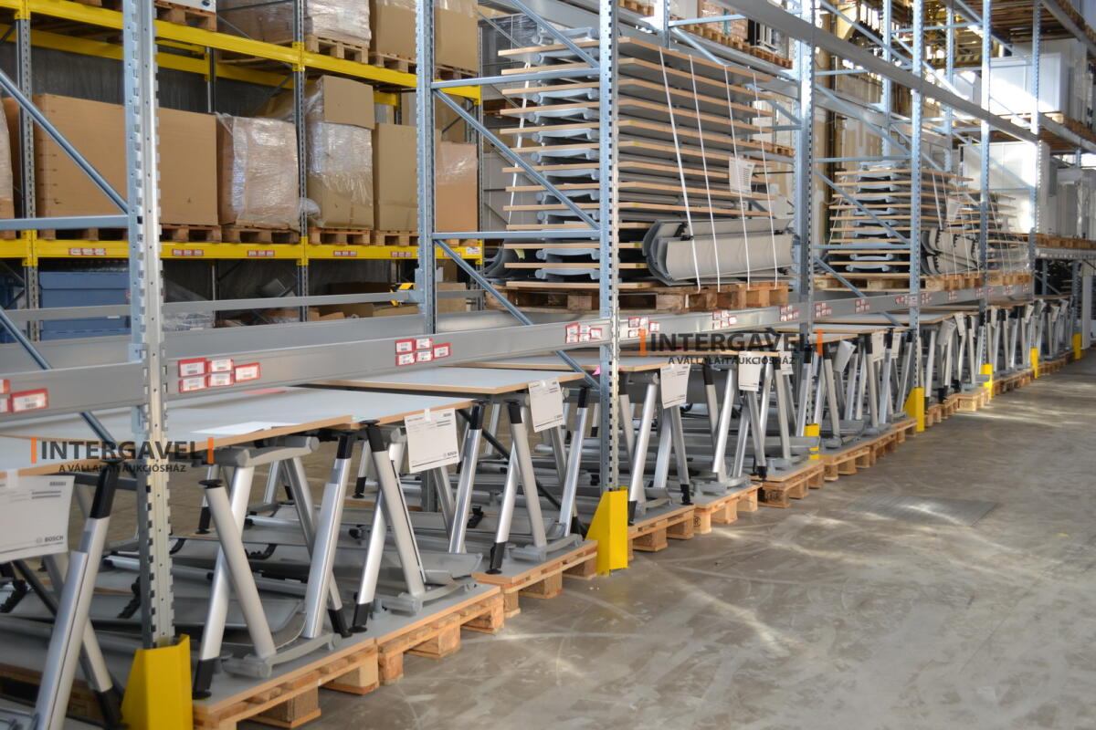 Íróasztal (A-lábú-1800 mm széles) 2