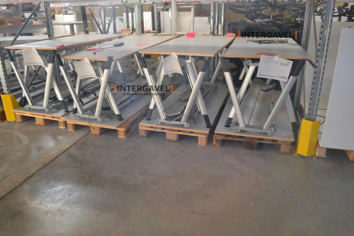 Íróasztal (A-lábú-1800 mm széles)