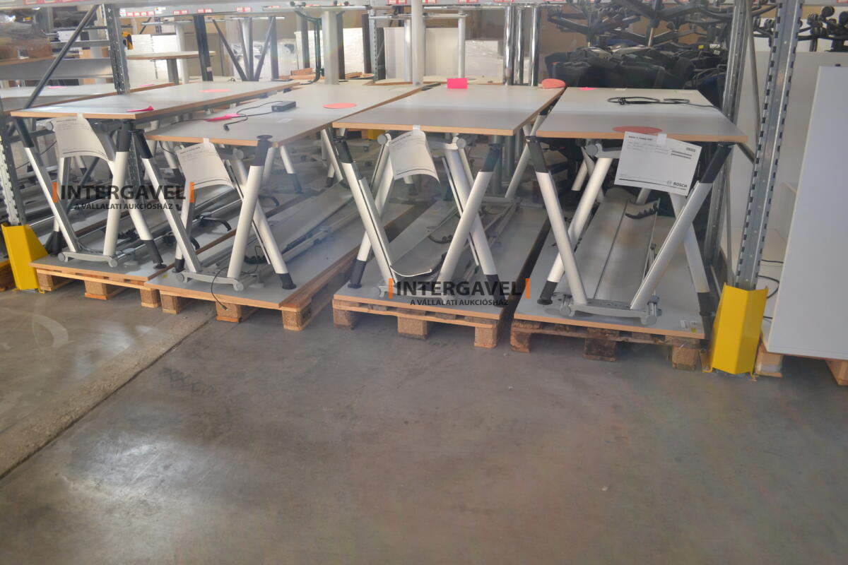 Íróasztal (A-lábú-1800 mm széles)