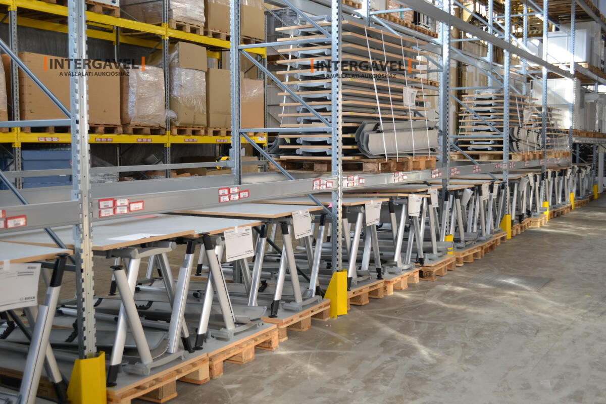 Íróasztal (A-lábú-1800 mm széles) 2