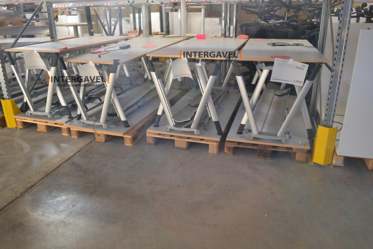 Íróasztal (A-lábú-1800 mm széles)