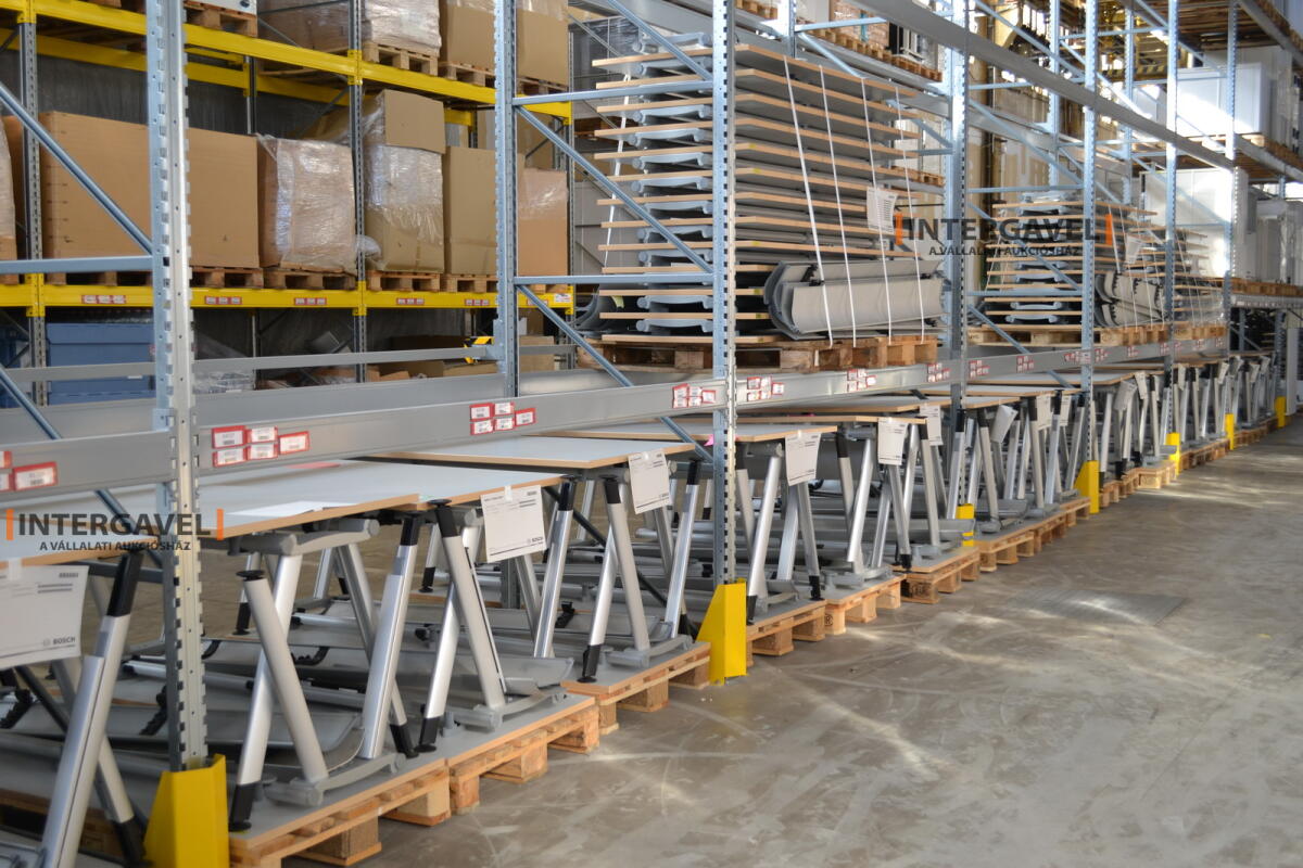 Íróasztal (A-lábú-1800 mm széles) 2