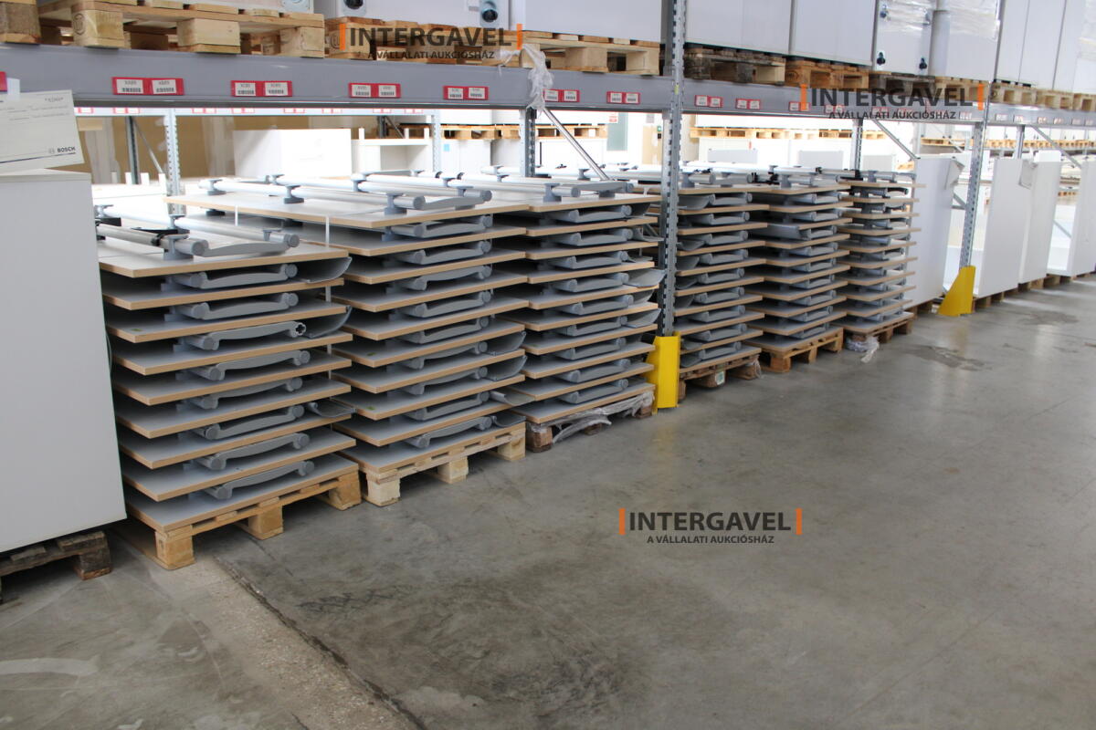 Íróasztal (A-lábú-1800 mm széles) 4