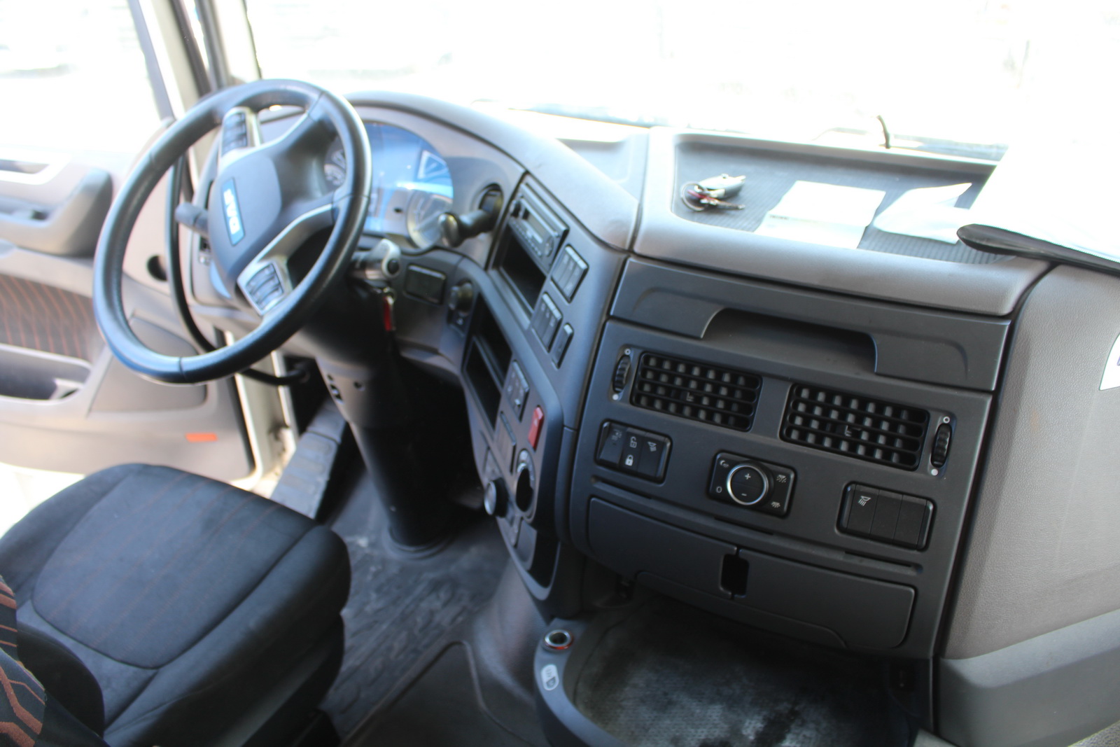 Nyergesvontató-DAF XF480FT 32