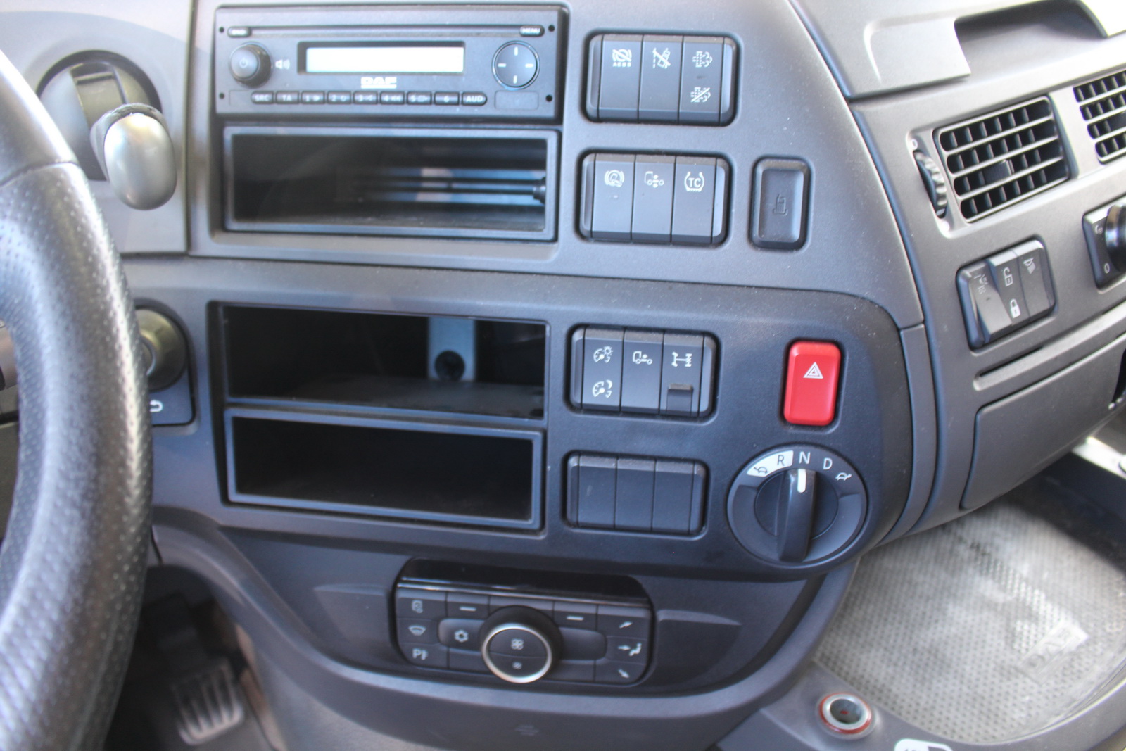 Nyergesvontató-DAF XF480FT 37