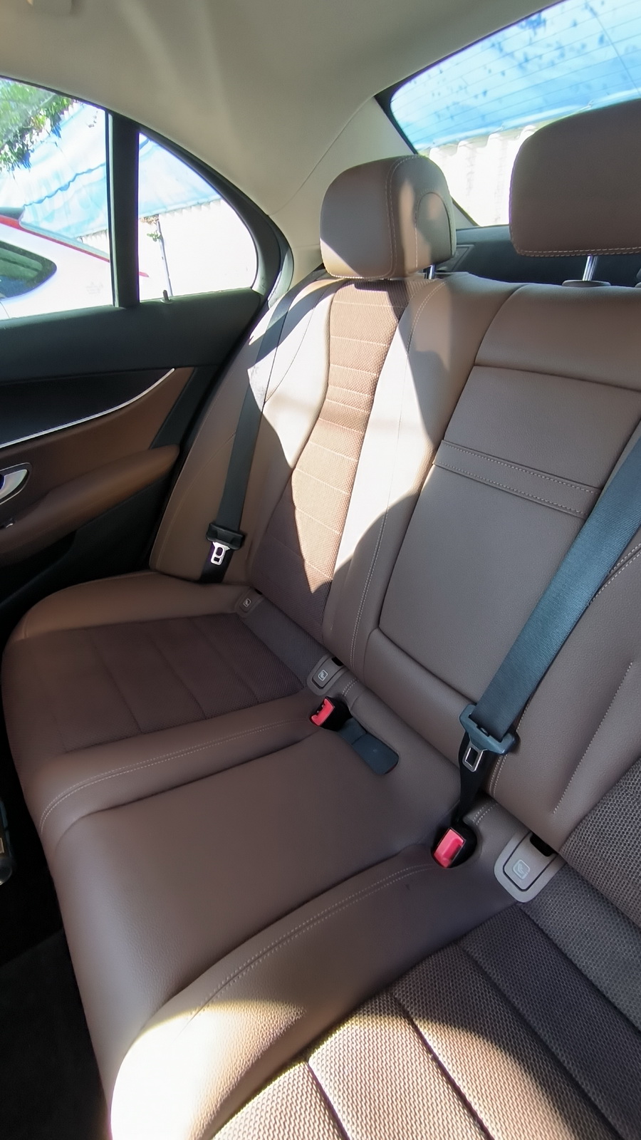 Mercedes-Benz E200 4Matic személygépjármű 13