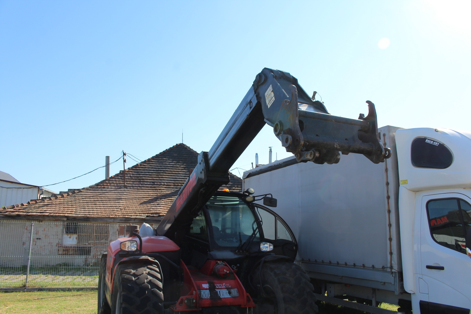 Kitológémes rakodógép - Manitou 12