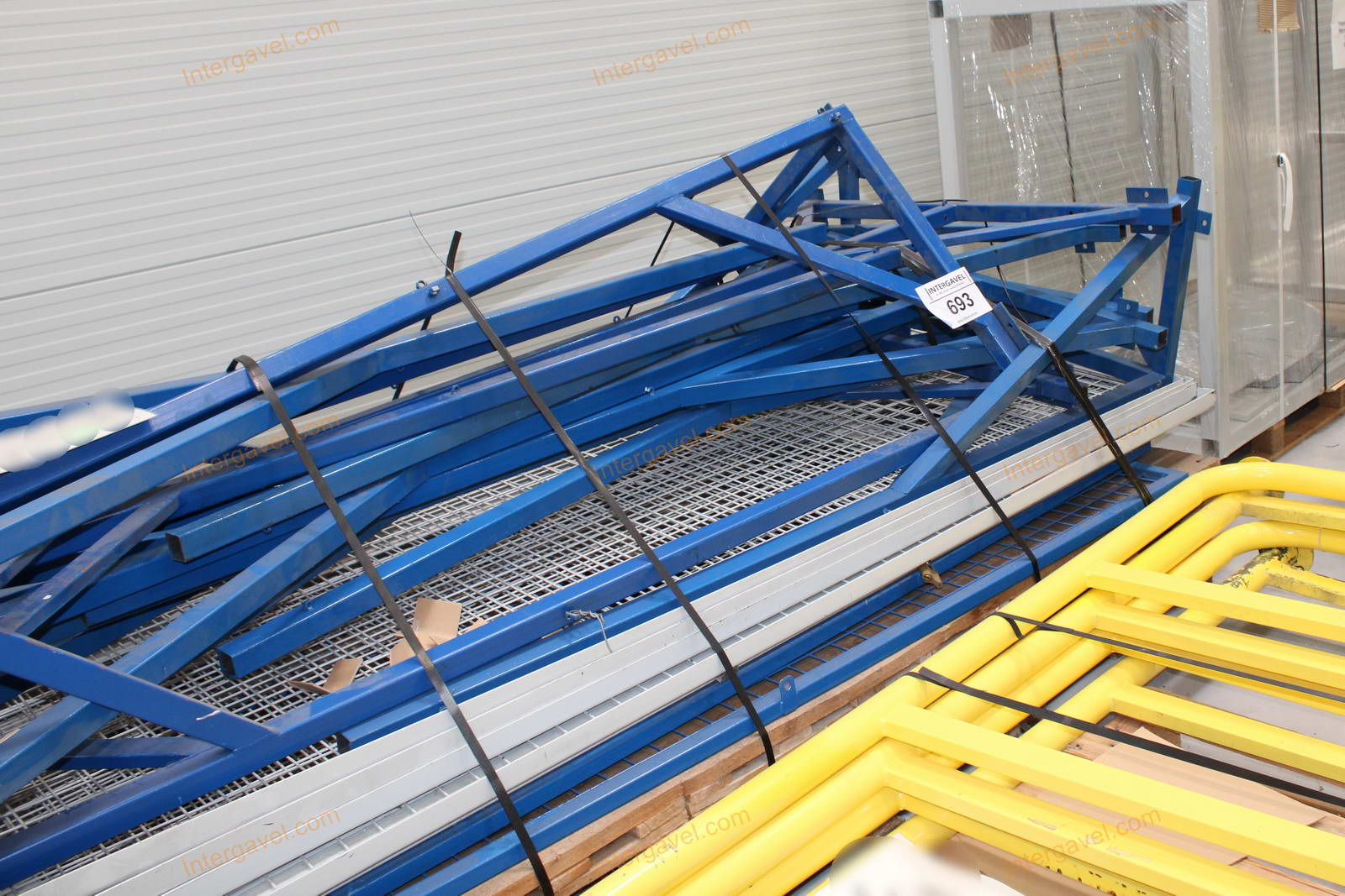 Bontott térelválasztó kerítés és oszlopok 3